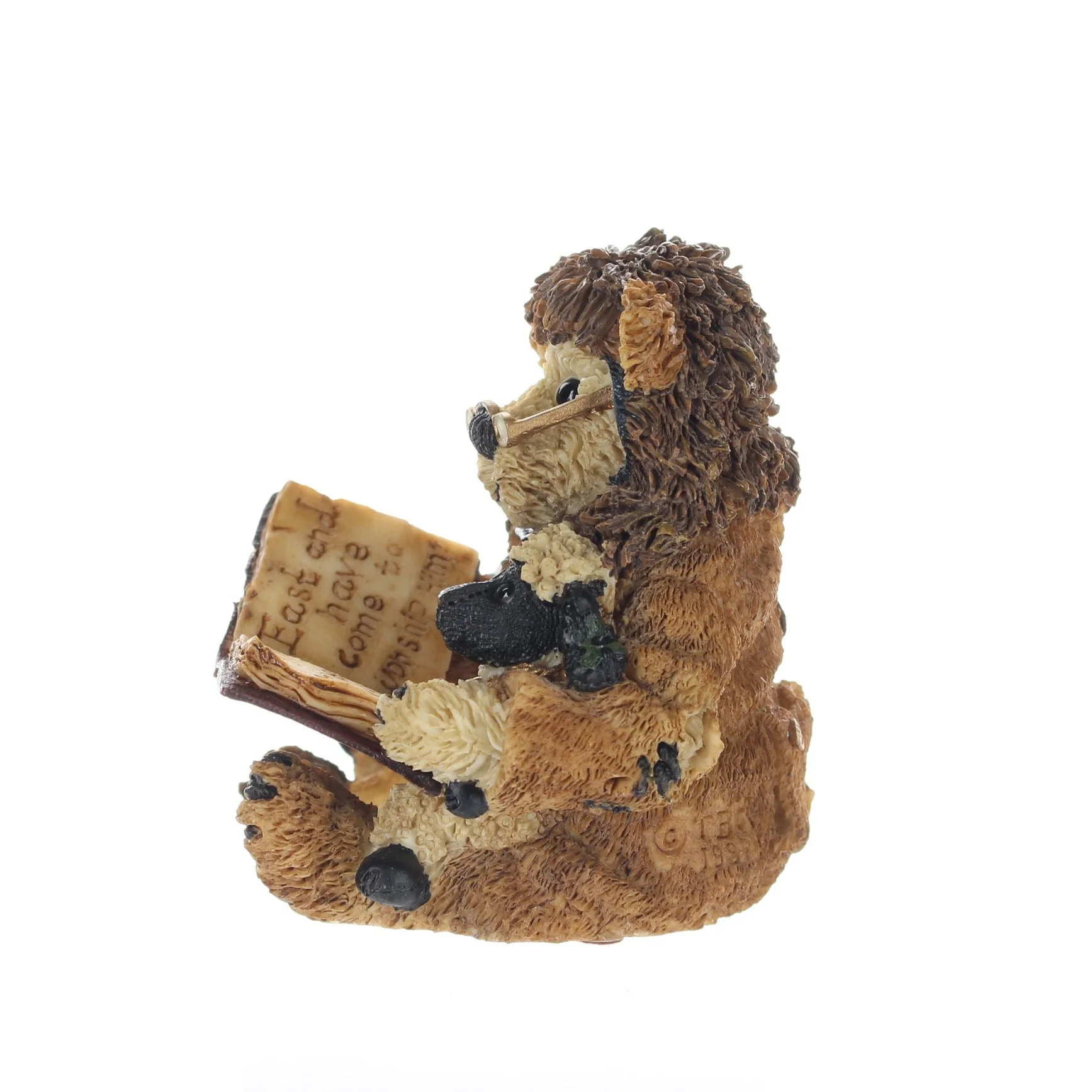 The Bearstone Collection Vintage 1998 Resin Figurine Caledonia as The Narrator - Image 3