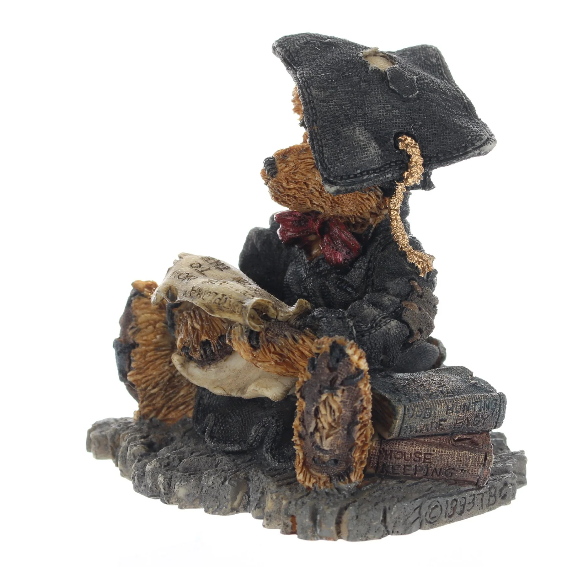 The Bearstone Collection Vintage 1993 Resin Figurine grenvilleâ€¦The Graduate 2233 - Image 2