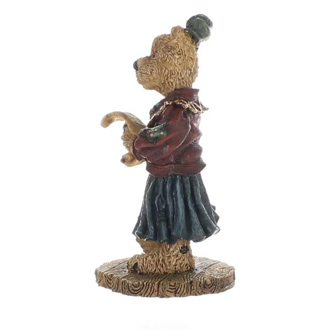 The Bearstone Collection Vintage  Resin Figurine Justinaâ€¦The Choir Singer - Image 3