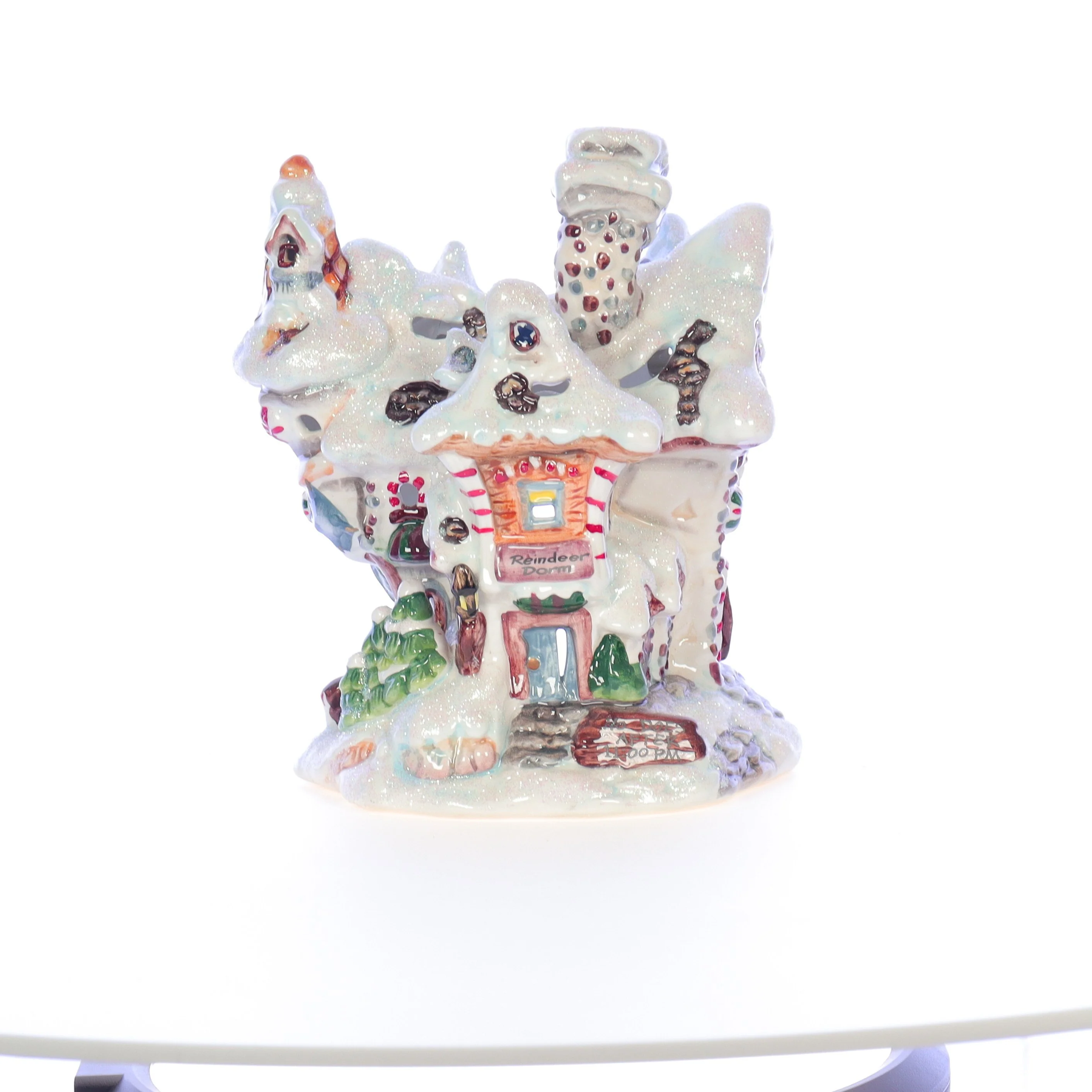 The Bearstone Collection Vintage 2002 Resin Figurine Frickelfrost Dormitory 365053