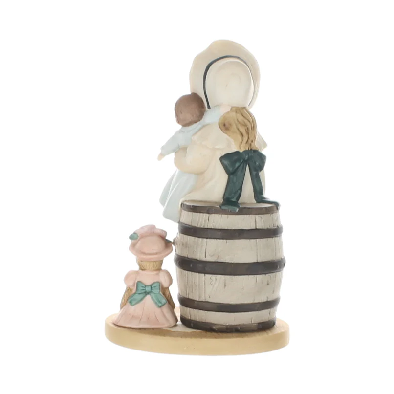 Jan Hagara Vintage  Porcelain Figurine Sharice S20603 - Image 5